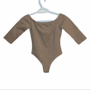 3/$30🛍 Lulu’s 3/4 Off The Shoulder Bodysuit Small